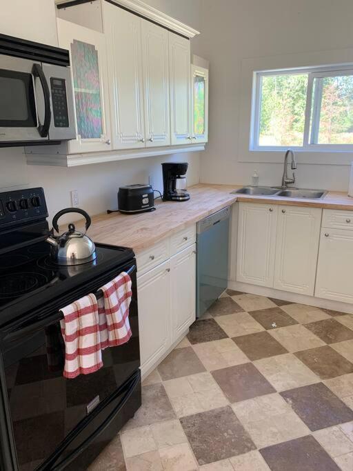 Country Home, Sleeps 6 Pets Friendly Port Alberni Extérieur photo
