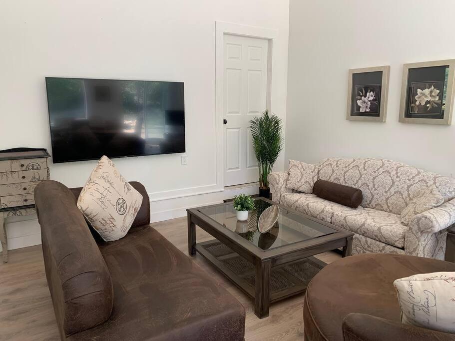 Country Home, Sleeps 6 Pets Friendly Port Alberni Extérieur photo